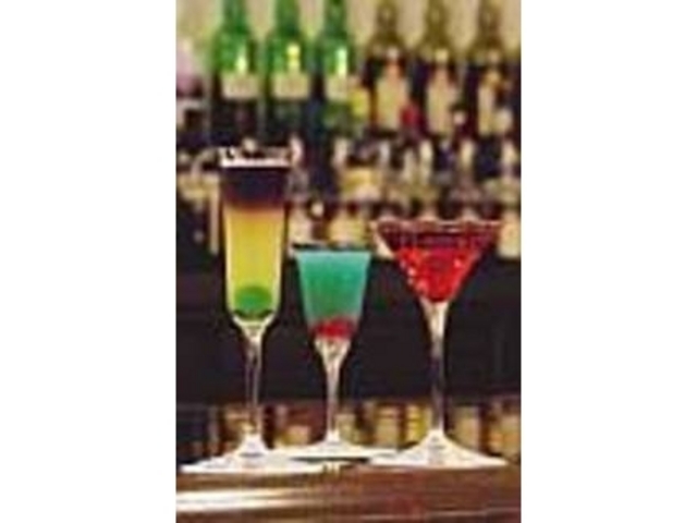 色合いも楽しめるのはカクテルだからこそ_Bar nirvana