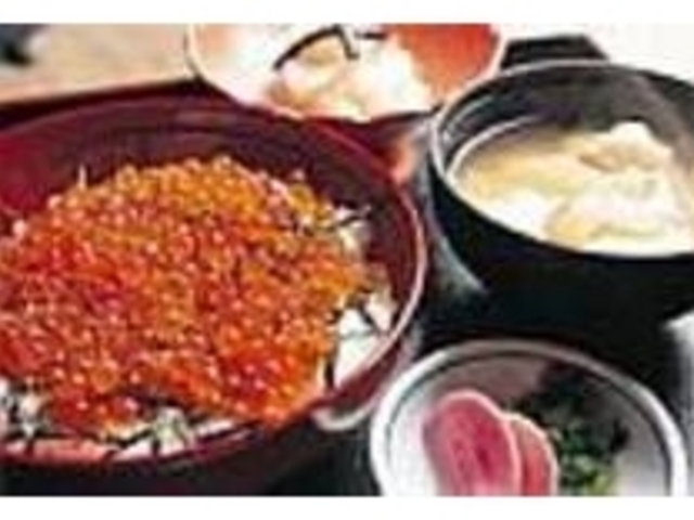 薄味仕立ての『はらこ丼』1000円・税別_石田屋旅館