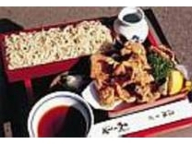 片栗粉をまぶして揚げた唐揚げはジューシー_三昧庵みしまや