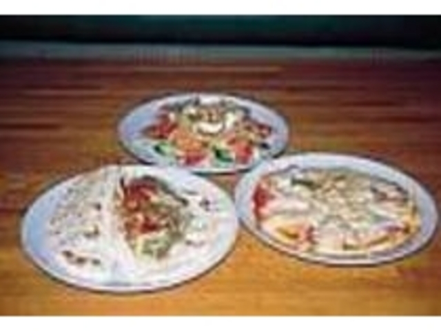 肉に野菜と具沢山のタコスにピザ、サラダ_countryhouse・Kei