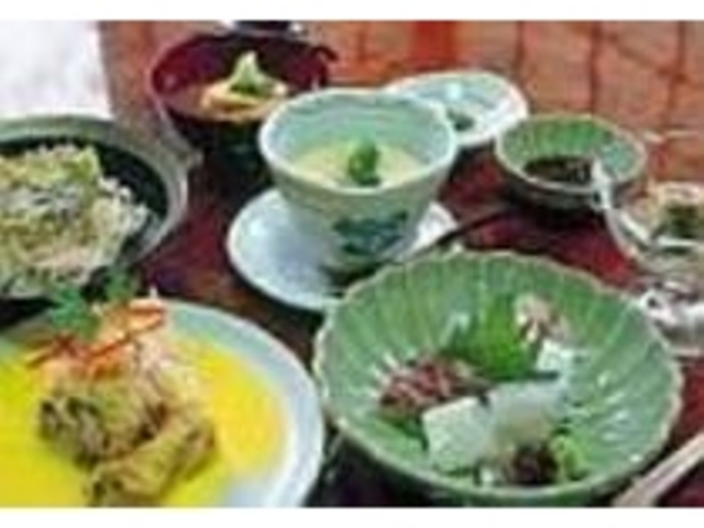 素材を活かすため、味付けはあえて薄めに_旬の幸 花○