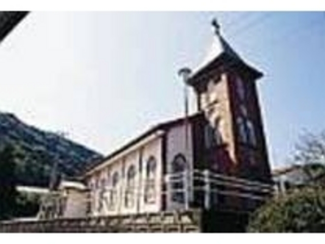 神父様にひと声かけて中を見せてもらおう_鯛ノ浦教会ルルド
