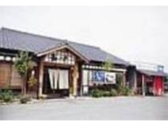 干物や名産品が揃った土産処も併設している_活魚村 海彦