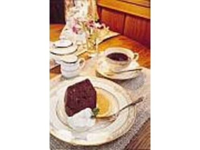 写真のケーキはバナナラムのシフォンケーキ_open cafe けやきの森