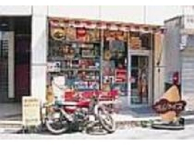 オムライスを形どったユニークな看板が目印_オムライス
