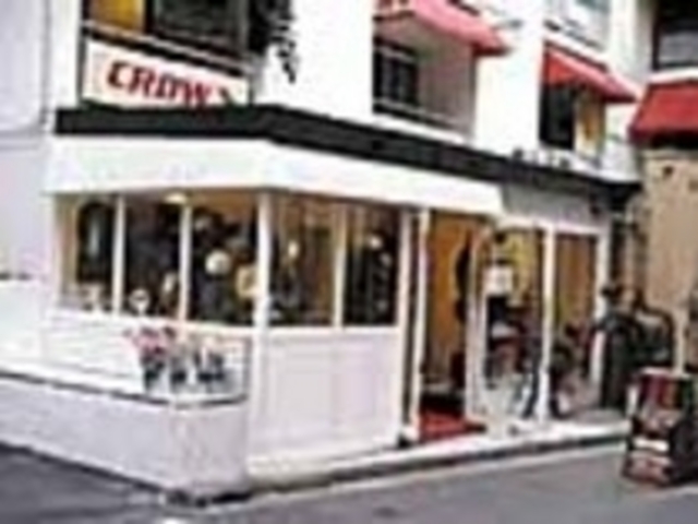 開放的で入りやすい雰囲気のバイクショップ_CROW
