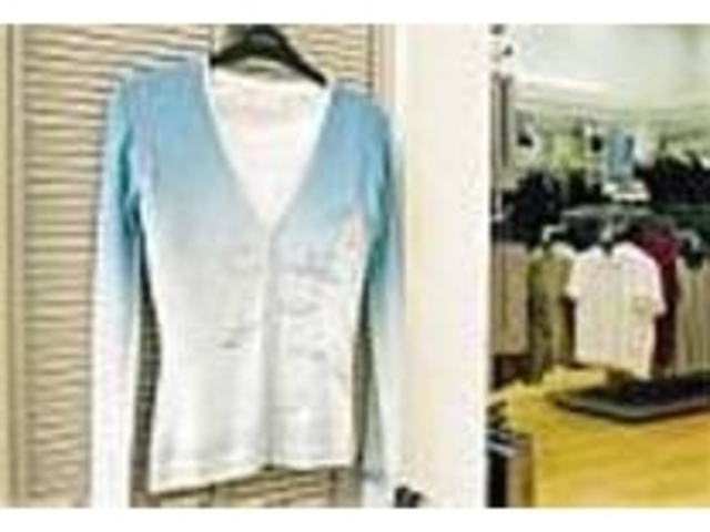 ニットやカットソーは特に人気のアイテム_NEXT 横浜桜木町店