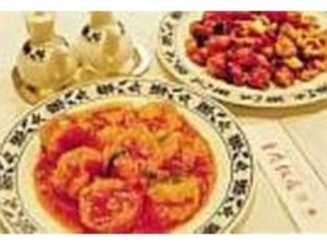 『皮むき大正海老のチリソース』ほか_重慶飯店 新館1階レストラン