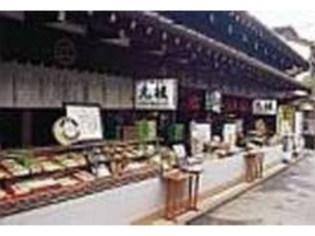 奥津宮へ通じる岩屋参道の名所山二ツにある_中村屋羊羹店