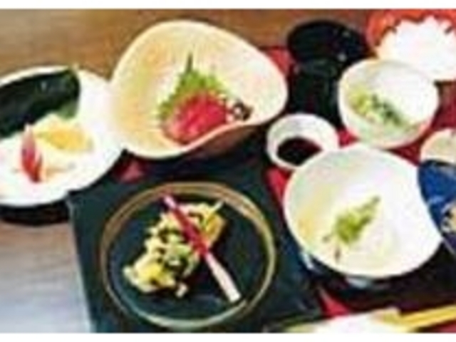 料理に、そして器に料亭時代の粋を感じる_茶屋 千鳥