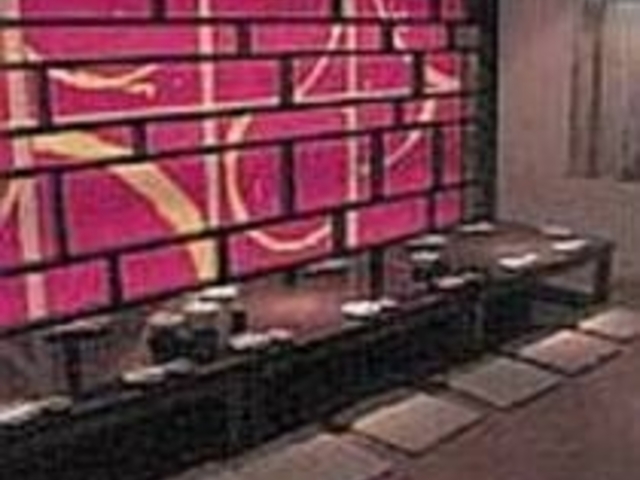 和風のカウンターでくつろげる店内_食美遊膳 こだわり屋