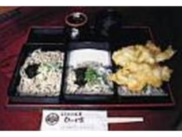 大きな天ぷらとそばの量の多さに大満足_ひの木家 淀江本店