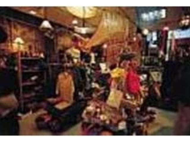 洋服などもリーズナブルな価格でそろう_BASARA