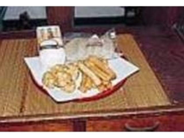 左奥が看板商品の無澱粉蒲鉾。「足」が違う_足平蒲鉾
