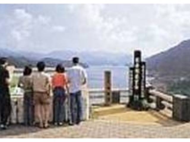 神秘的な水の輝きに見とれてしまいそう_有峰森林文化村