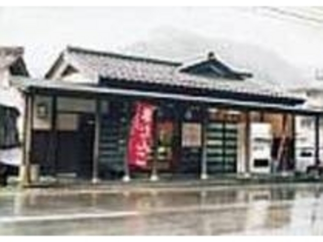 懐かしい雰囲気をかもし出す茶屋の建物_栢野大杉茶屋