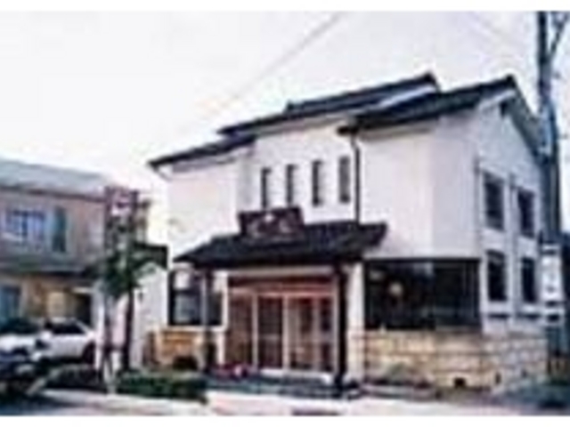 漬物蔵をイメージした土蔵造りの店舗_荒忠