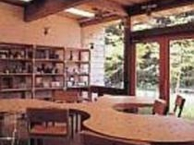 おしゃれな木製の小物が並ぶ「森のお店」_手づくり木工館もく遊りん