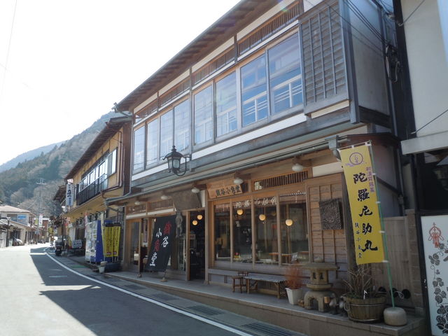 『市松人形』古きよき時代を彷彿させる_銭谷小角堂