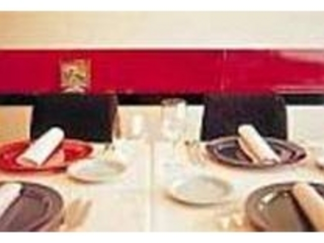 テーブル4卓だけのちいさなお店だ_レストランタケウチ