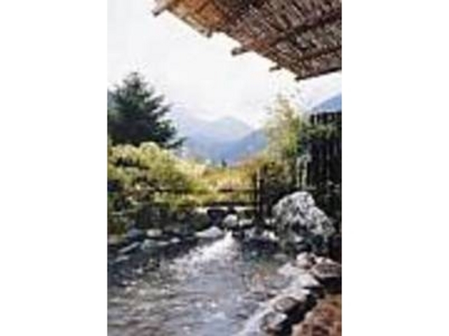開放感抜群の露天風呂でのんびりと_蒼の山荘