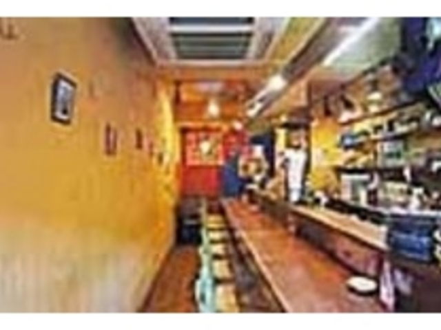 明るいメキシカンカラーに彩られた店内_SALSITA