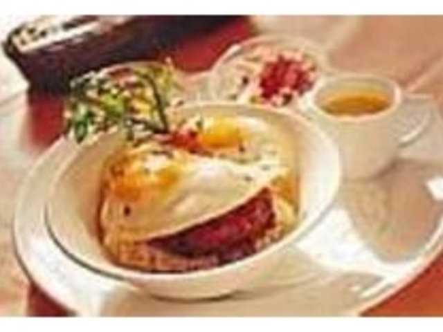 『ロコモコ』は半熟卵がトローリ美味_BlueAoyama
