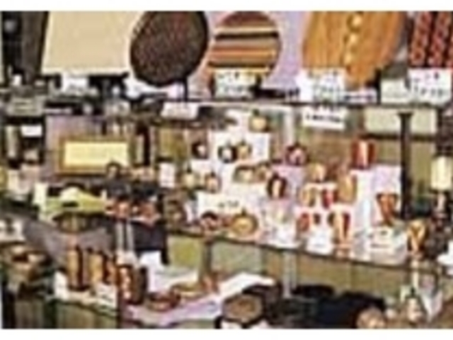 箱根細工他オリジナル木彫品などの土産品_山田屋物産店