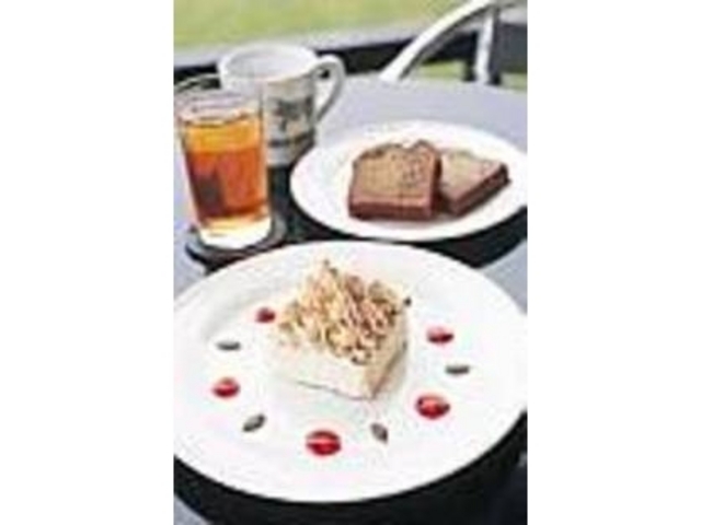 牧場を眺めながら手作りケーキを味わおう_Cafe d'Art