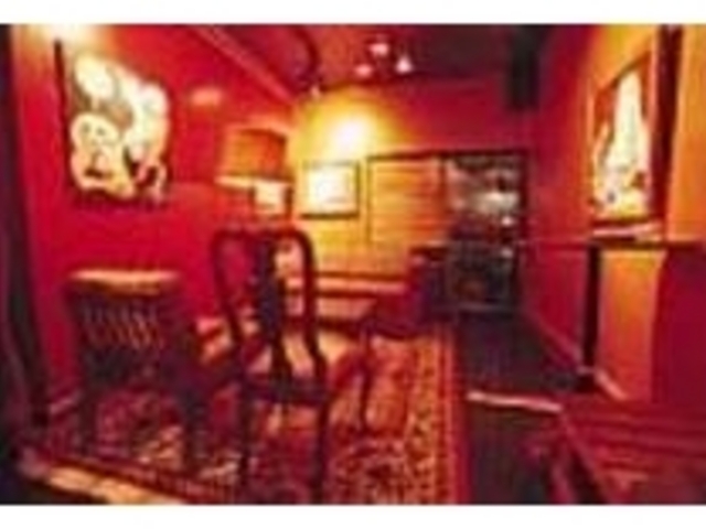 常設作品は松下さち子氏のエロティック絵画_BAR HA〜NA