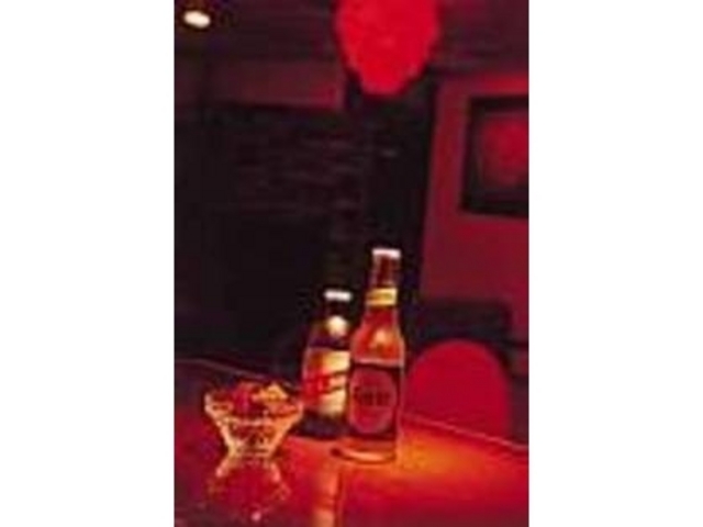ジャマイカ産のビールや定番カクテルが揃う_WALLBANGER SALON BAR