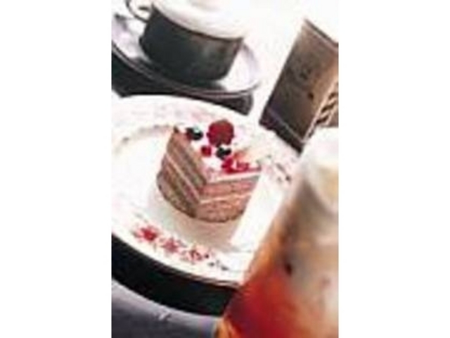 季節のケーキは美味しい紅茶とセットで_SAMOVAR 馬車道店