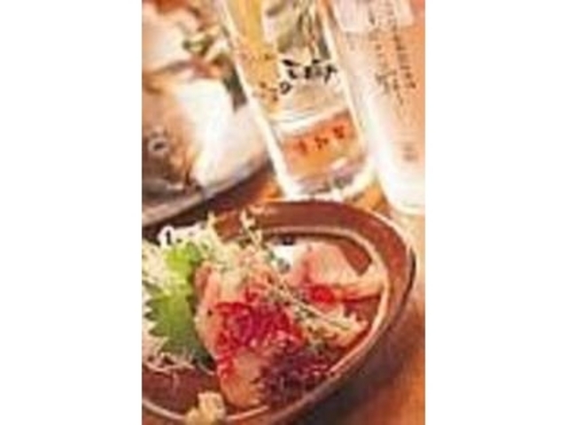 魚貝の刺身は季節で変わるが常時6種程揃う_酒華菜