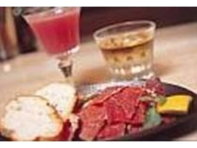 『巨峰のカクテル』(奥左1260円)_L'essentiel Bar