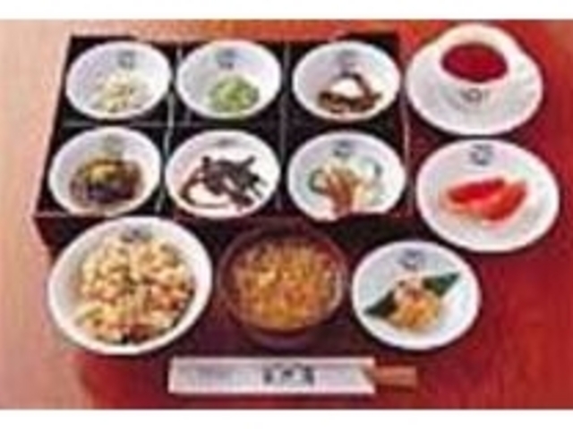 定食は小鉢で沢山の料理が楽しめる_スローフードレストラン 自然房