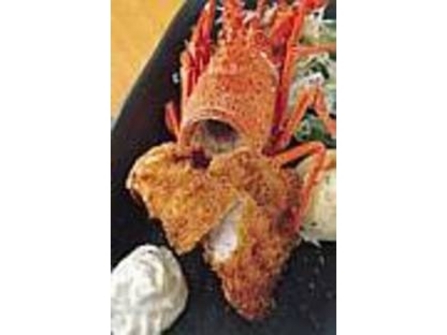 注文後に調理する天然伊勢エビは絶品の味だ_カフェキッチン こっとん