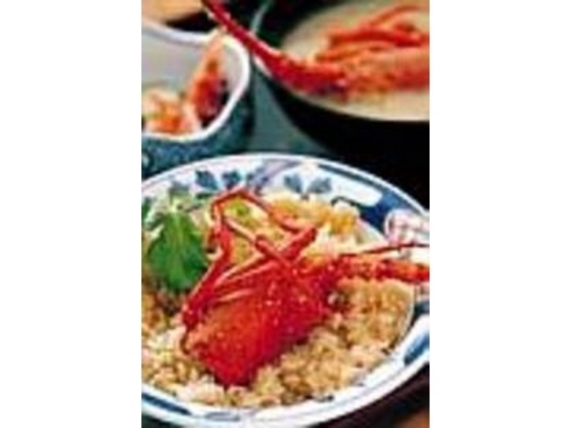 漁師料理を改良した伊勢えびの炊き込みご飯_猪崎鼻荘