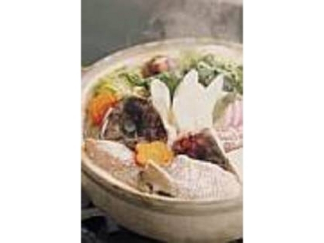 お頭や腹身がたっぷりで贅沢な『鯛ちり』_芳野屋