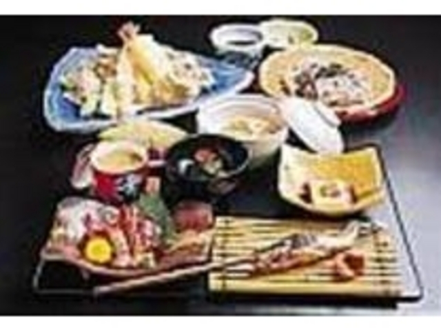 季節の旬の素材を使用している『草庵御膳』_草庵