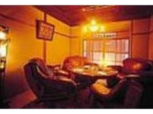 個室のアンティークの椅子は座り心地抜群_DINING & BAR IWANOYA