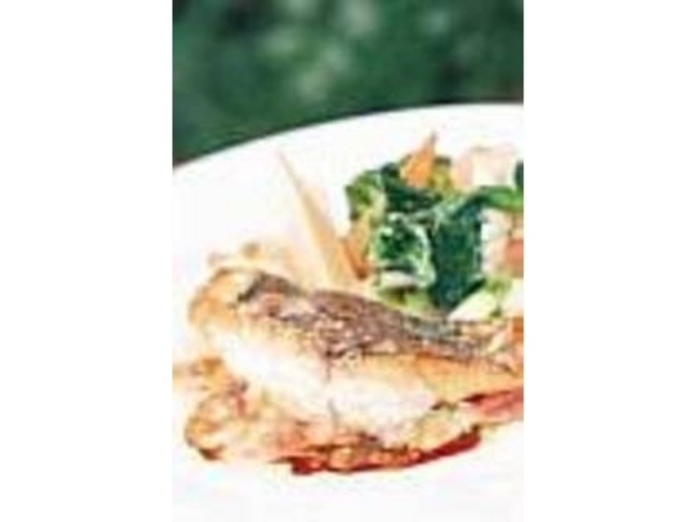 当日仕入れた新鮮な魚介類を使用している_chez tomo