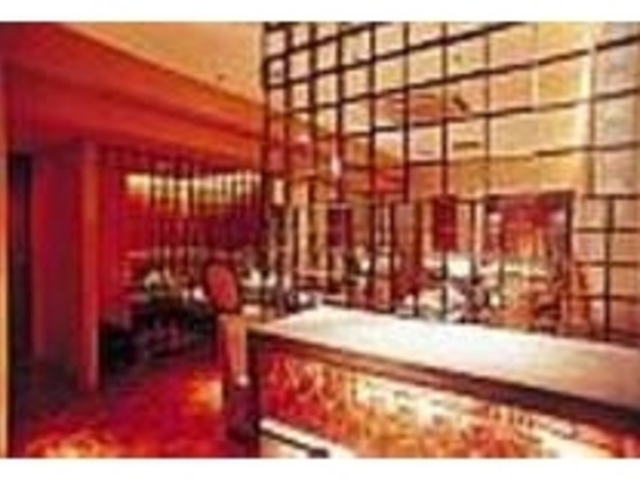 2階のテーブル席は落ち着いた雰囲気_Oyster Bar & Charcoal Grill MAIMON