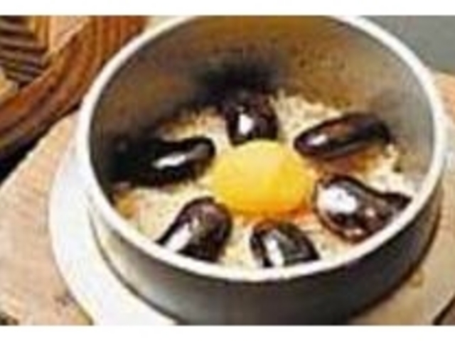 生米から炊き上げた『花いんげん釜飯』_釜飯処 いいやま亭