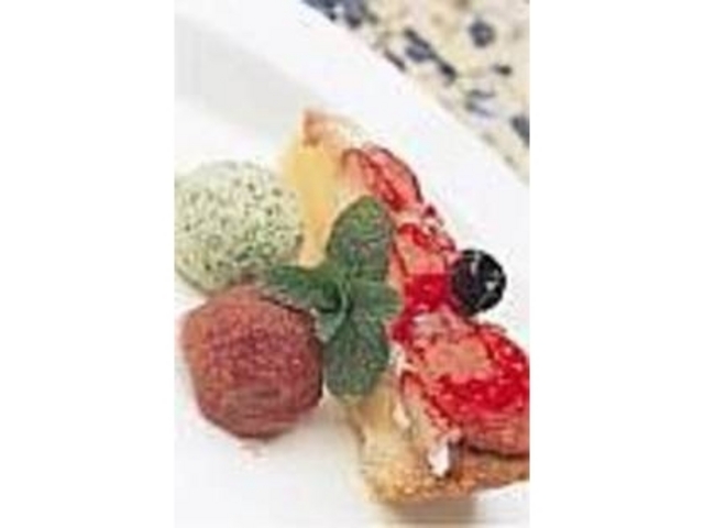 2日かけて焼き上げるタルトも絶品_Restaurant Dis-Moi