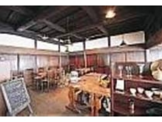 和の情緒たっぷりのシックで落ち着く店内_cafe&bar 梅蔵