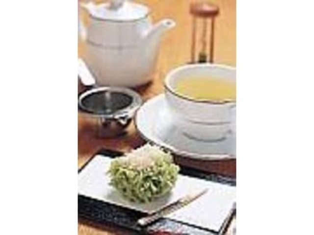 季節感あふれる和菓子をお茶と共に味わう_菓匠 清閑院 京都本店