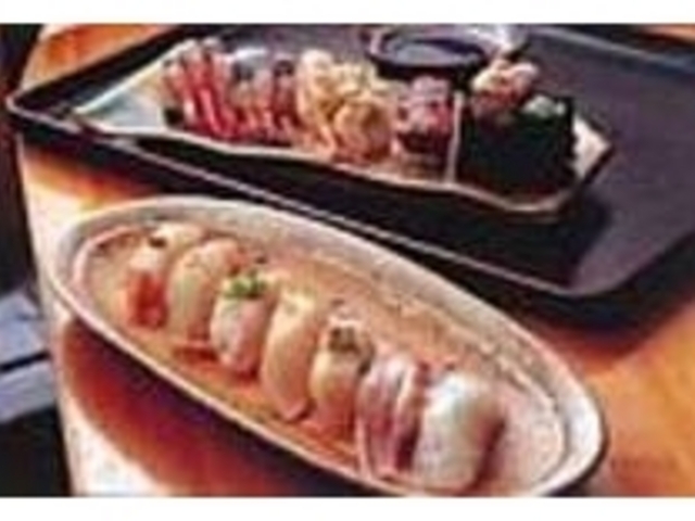 何種類も食べられるよう、にぎりは小さめだ_寿司 しばらく