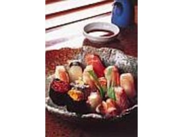 ちょっと大きめのにぎりは食べ応え十分だ_寿司処 三幸