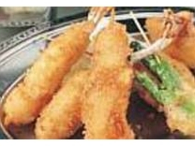 揚げたてサクサクの串揚げを味わおう_ヨネヤ 難波ミナミ店