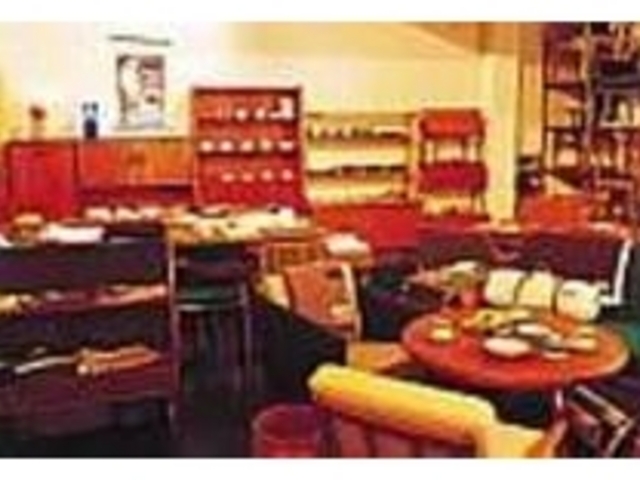 北欧のUSEDの家具も扱っている_RED CLOVER